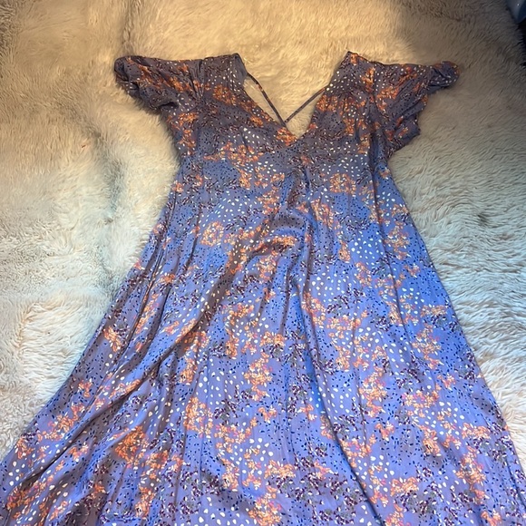 Juniors' Rewind V-Neck Strappy
Back Midi Dress - Picture 6 of 8